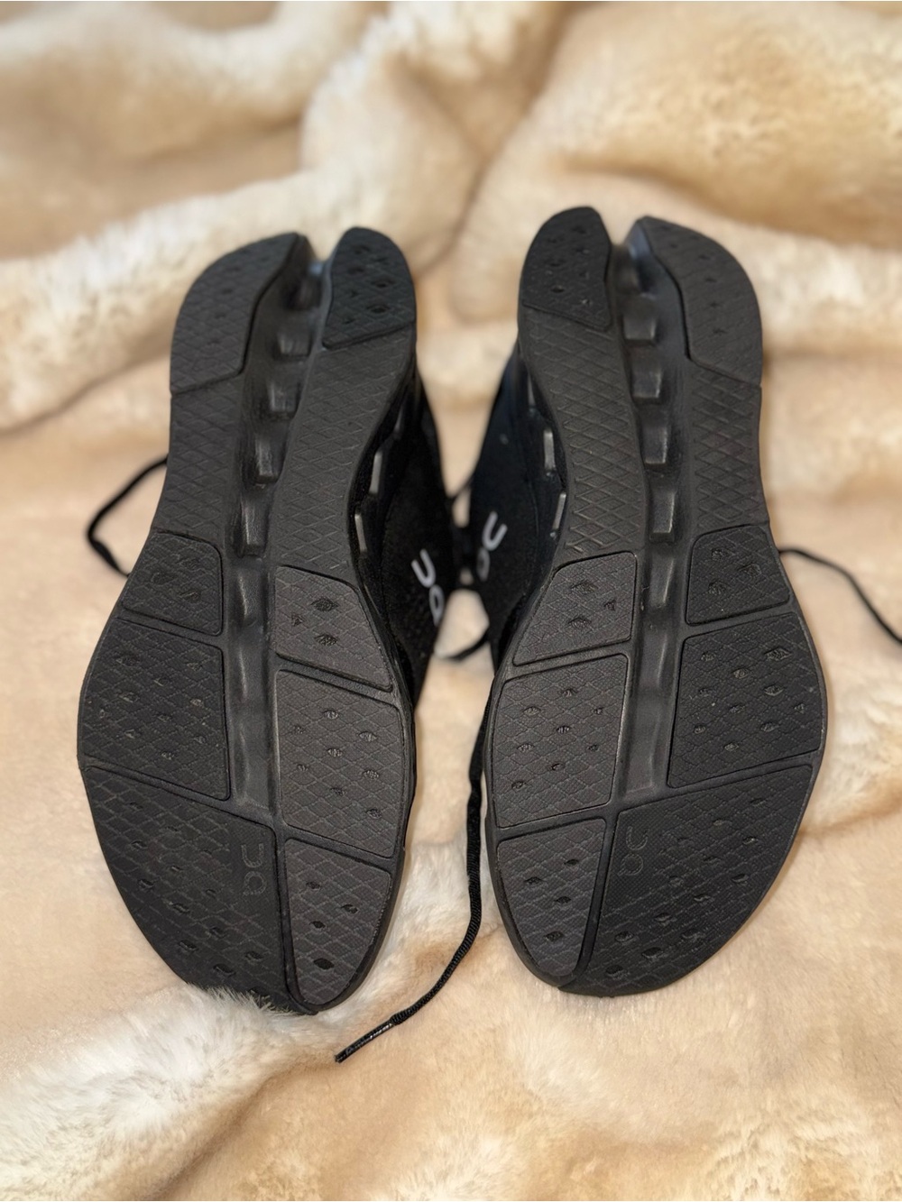 On Running cloud-surfer Men's Black Sneakers - Picture 3 of 5